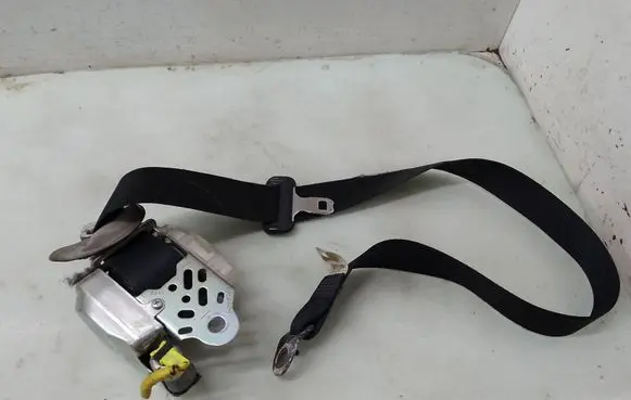 Toyota Corolla Verso E121 Front seatbelt E40433085