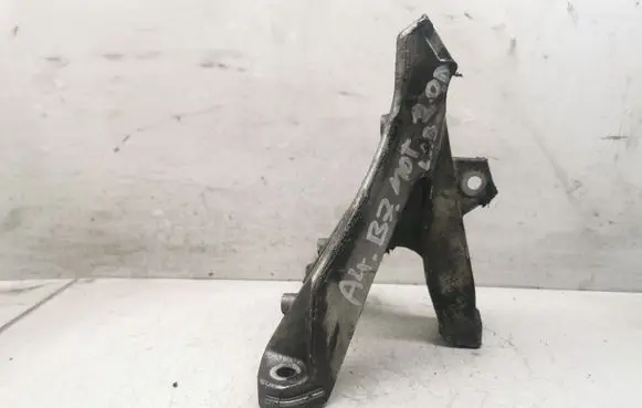 Audi A4 S4 B7 8E 8H Engine mounting bracket 8E0199308AF