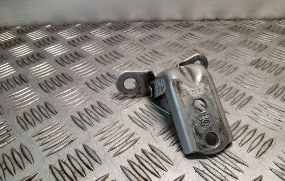 KIA Sorento Rear door lower hinge