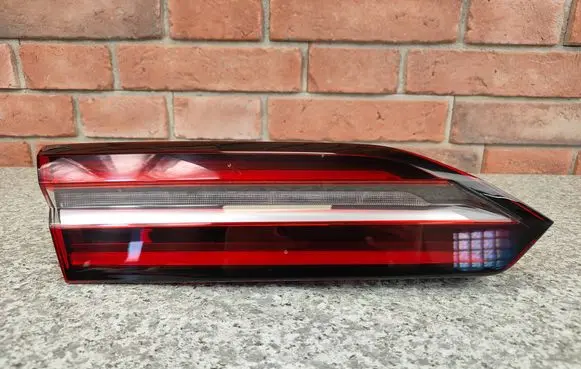 Tailgate rear/tail lights