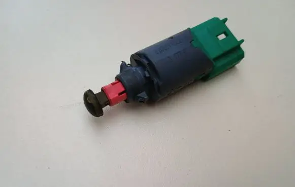 Renault Master III Brake pedal sensor switch 8200371582 3177P
