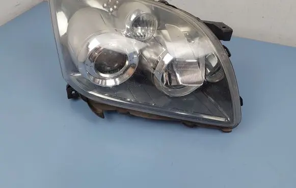 Toyota Avensis T250 Headlight/headlamp 35108