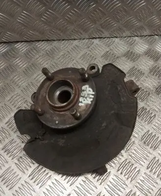 Suzuki Swift I Front wheel hub