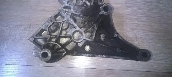 Audi A3 S3 8P Engine mounting bracket 03g199207g v560kts