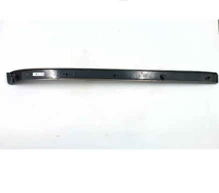 Audi A4 S4 B5 8D Front door trim bar 8D0867409A