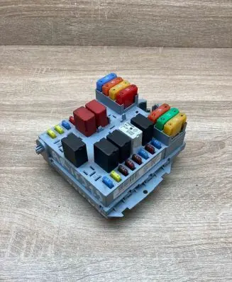 Alfa Romeo 159 Fuse module 50513643 57657