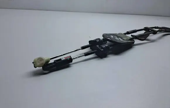 Toyota Yaris Gear shift cable linkage