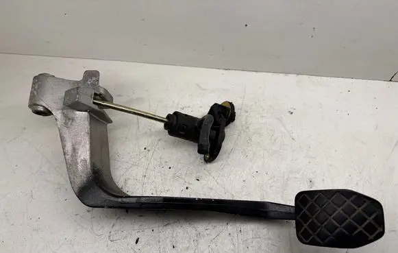 Volkswagen PASSAT B5.5 Clutch pedal 8D1721316K