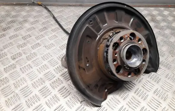 Mercedes-Benz E A207 Rear wheel hub A2044202385