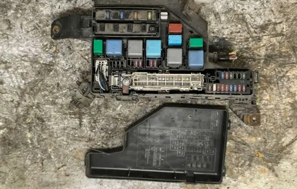 Toyota Prius (XW20) Fuse box set
