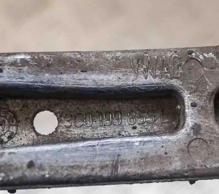 Volkswagen PASSAT B7 Engine mount bracket 3C0199855L