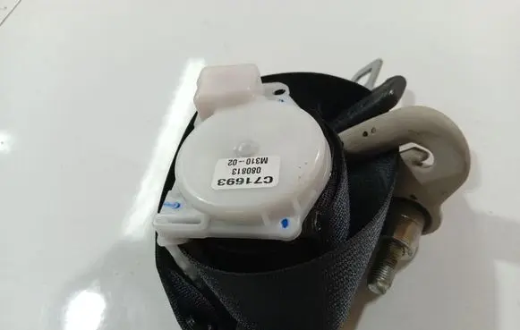 Nissan Micra Rear seatbelt E40539302