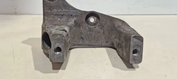 Peugeot 407 Engine mounting bracket As9u3y40