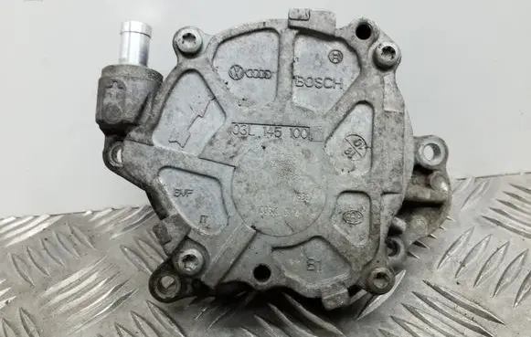 Volkswagen Golf VI Vacuum pump 03L145100G