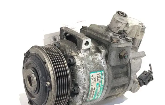 Volkswagen Touran I Air conditioning (A/C) compressor (pump) 1K0820803G