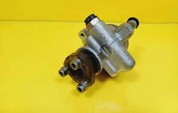 Volkswagen Golf III Power steering pump 1H0422155E