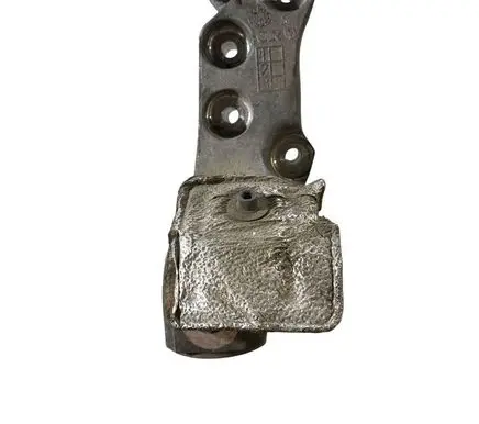 Maserati Ghibli Engine mounting bracket 290120