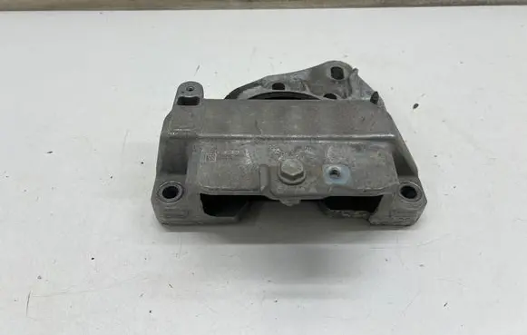 Mercedes-Benz GLA H247 Engine mount bracket A2472405400