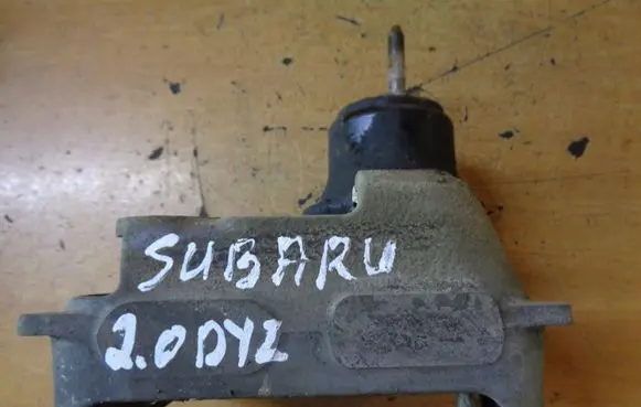 Subaru Legacy Engine mount bracket