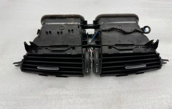 Mercedes-Benz C W204 Dash center air vent grill A2048306154
