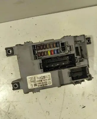 Fiat Doblo Fuse module 00518948170 28287074 116RI000674