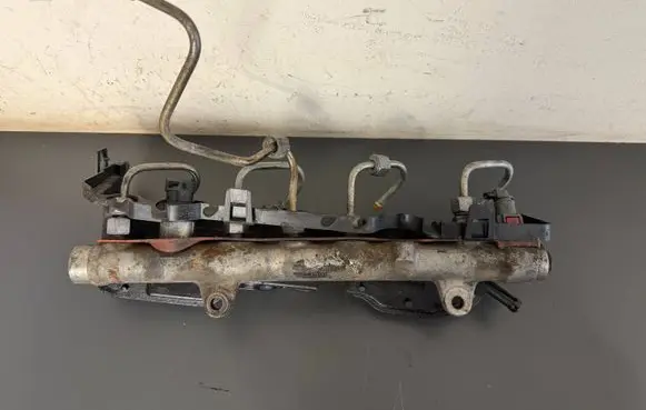 Chevrolet Cruze Fuel main line pipe 0445214