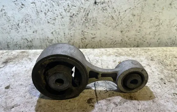 Honda Civic Engine mount bracket