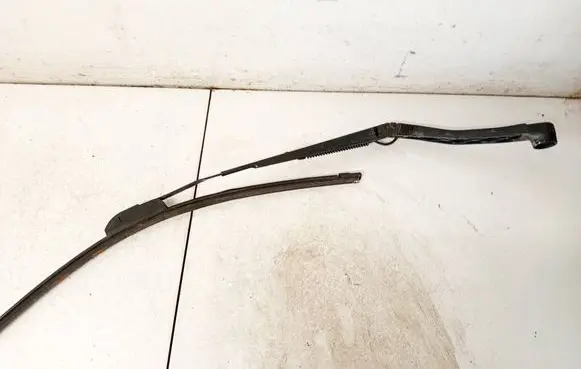 Opel Insignia A Front wiper blade arm 13227398