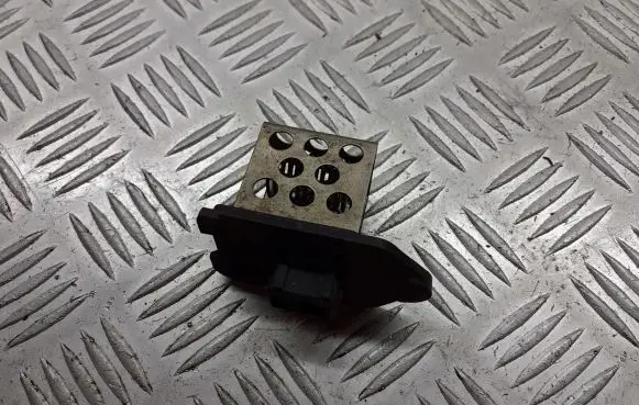 Peugeot 206+ Coolant fan relay 