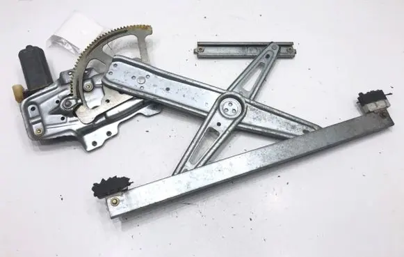 Toyota Yaris Front door window regulator with motor 