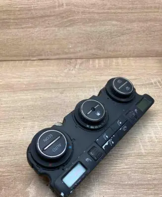 Volkswagen Golf VI Climate control unit