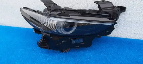 Mazda 3 Headlight/headlamp BCJH-51030