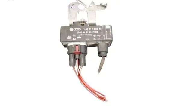 Skoda Fabia Mk2 (5J) Fan control module 