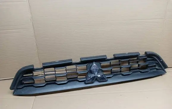 Mitsubishi ASX Front bumper upper radiator grill 6402A318