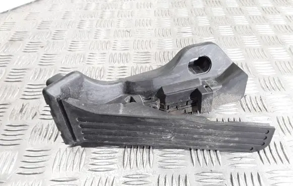 Volkswagen Golf Plus Accelerator throttle pedal 1K1721503M 6PV00889000