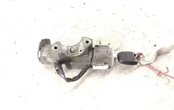 Toyota Avensis T250 Ignition lock 450200504