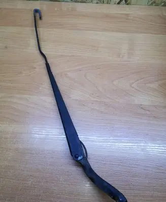 Volvo V70 Front wiper blade arm 8624243