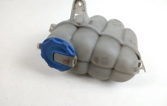 Coolant expansion tank/reservoir