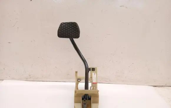 BMW 7 E65 E66 Brake pedal 6752517
