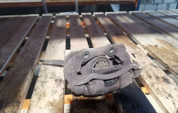 Peugeot 3008 I Front brake caliper