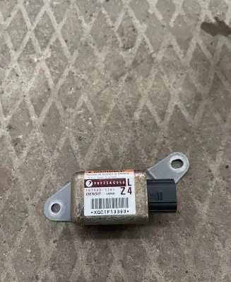 Subaru Outback Airbag deployment crash/impact sensor 98235AG050 1879001261
