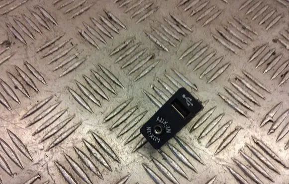 BMW 5 F10 F11 AUX in-socket connector 9237653