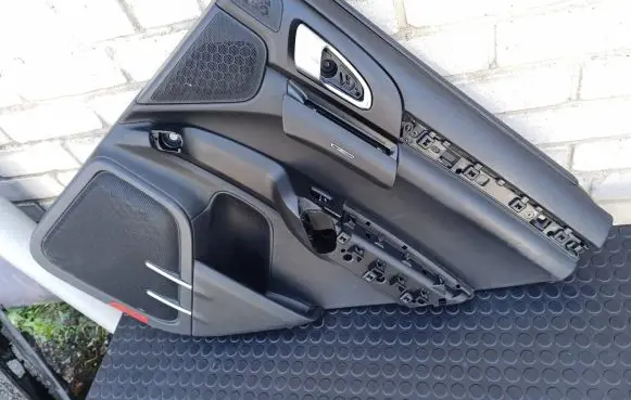 Porsche Cayenne (92A) Rear door card panel trim 7P5971693F 05072013 TAB016795A