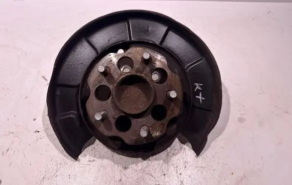 Toyota Prius+ (ZVW40) Rear wheel hub