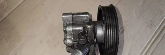 Opel Insignia A Power steering pump 55563329