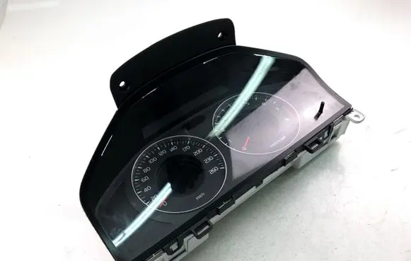 Volvo V70 Speedometer (instrument cluster) 30786622AB