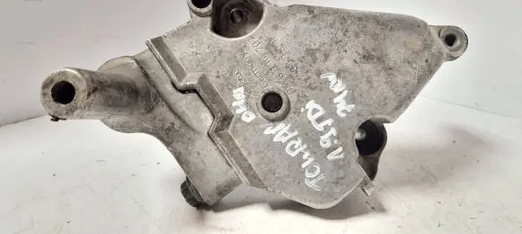 Volkswagen Touran I Engine mounting bracket 03g199207