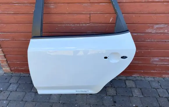 KIA Ceed Rear door