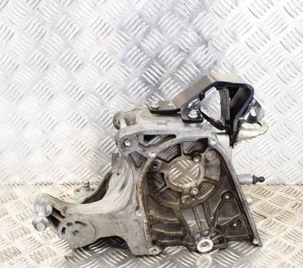 Opel Insignia A Engine mounting bracket 55566003