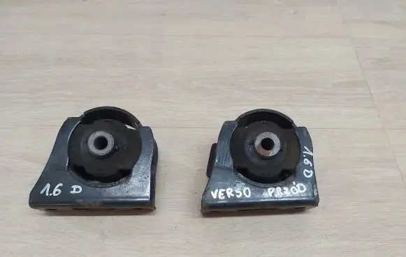 Toyota Verso Engine mount vacuum valve PODUSZKASKRZYNI7B